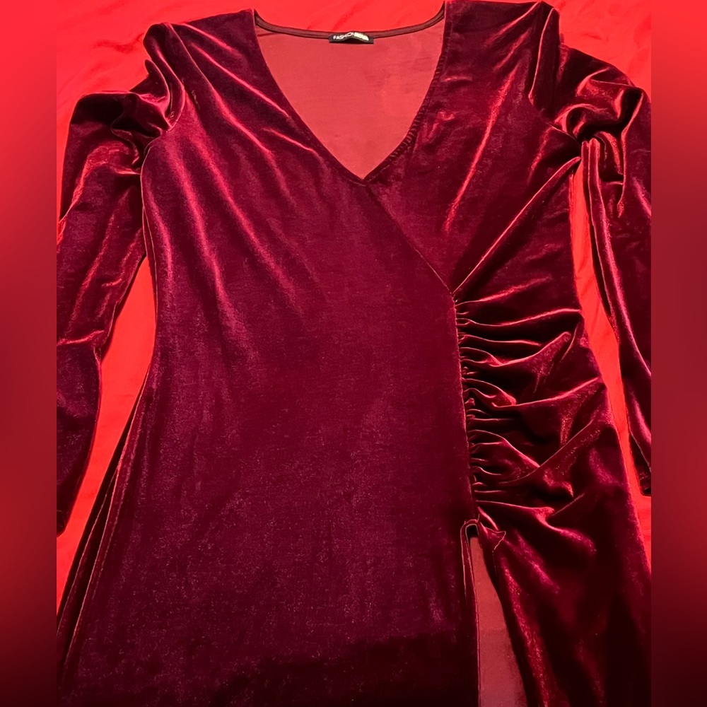 Fashion Nova Burgundy Velvet Ruched V-Neck Long Sleeve Dress